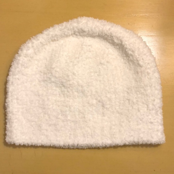 White sweater with button closure and matching hat - Picture 2 of 6